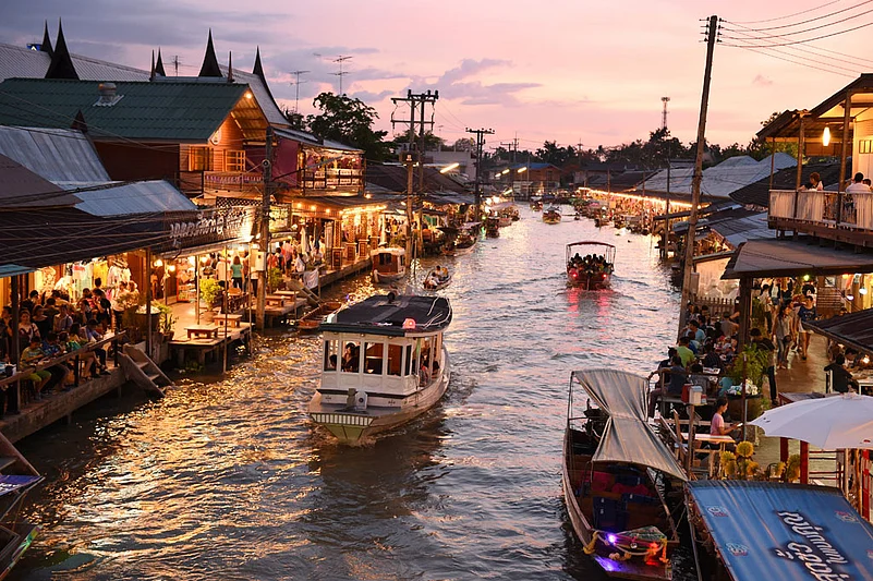 Evening is the most picturesque at this weekend market